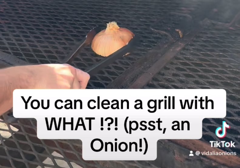 Clean grill with onion hotsell